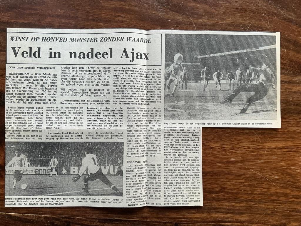 Voetbal krantenartikel Ajax Honved december 1978 Tahamata, Ophalen of Verzenden, Knipsel(s)