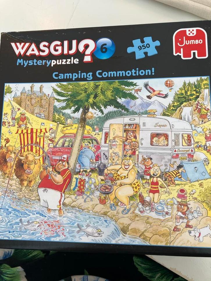 WASGIJ? Mysterypuzzel 6: Camping Commotion! 950 stukjes, Hobby en Vrije tijd, Denksport en Puzzels, Gebruikt, Legpuzzel, 500 t/m 1500 stukjes