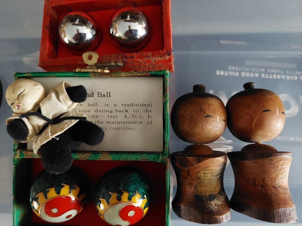 kokeshi poppen of chinese gezondheidsballen, Verzenden