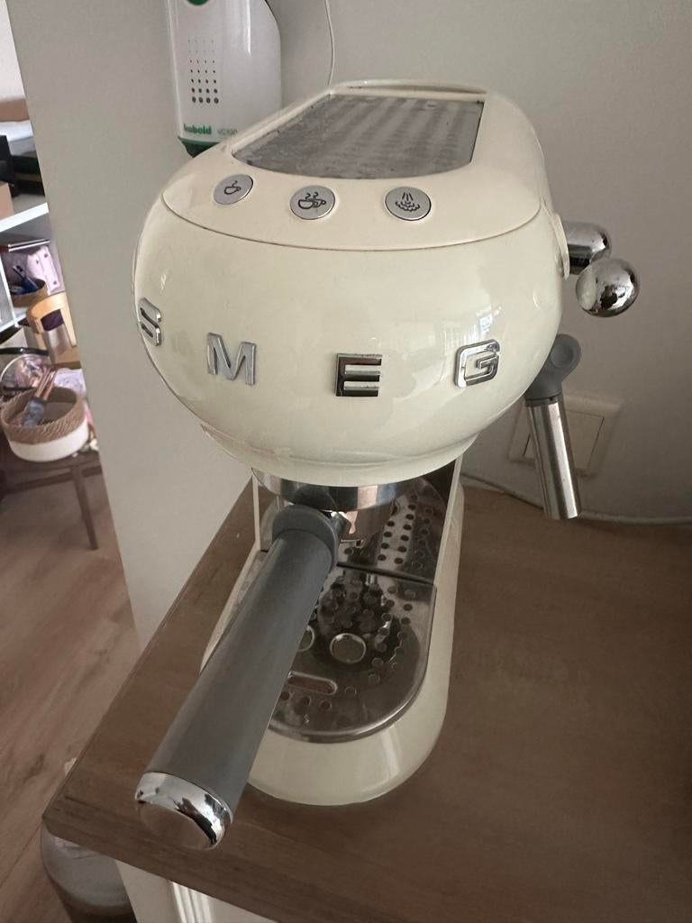Smeg koffiezetapparaat, Witgoed en Apparatuur, Koffiezetapparaten, Ophalen, Afneembaar waterreservoir, Gebruikt, Espresso apparaat