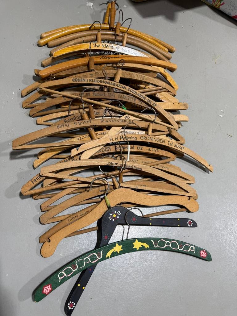 Partij houten kledinghangers, Ophalen of Verzenden, Gebruikt, Hout, Volwassenen