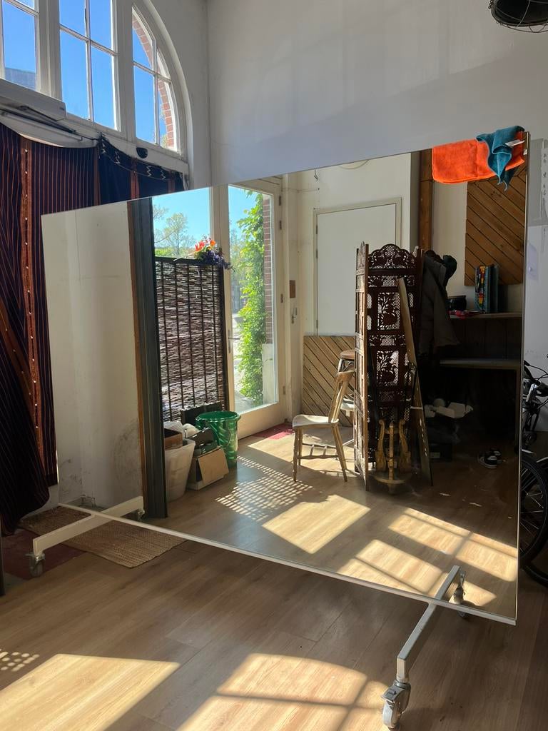Grote zware spiegel op wielen studiospiegel, Ophalen