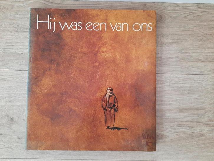 Boek Hij was een van ons - Rien Poortvliet, Boeken, Godsdienst en Theologie, Zo goed als nieuw, Christendom | Protestants, Ophalen of Verzenden