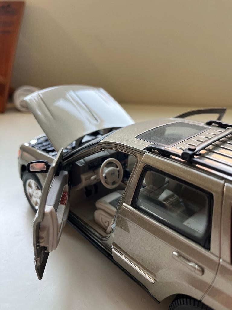 Modelauto  Jeep Grand Cherokee, Hobby en Vrije tijd, Modelauto's | 1:18, Zo goed als nieuw, Auto, Maisto, Ophalen of Verzenden