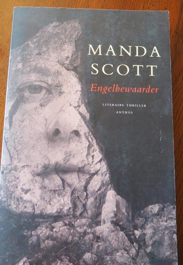 Engelbewaarder Manda Scott Literaire Thriller, Boeken, Romans, Zo goed als nieuw, Europa overig, Ophalen of Verzenden