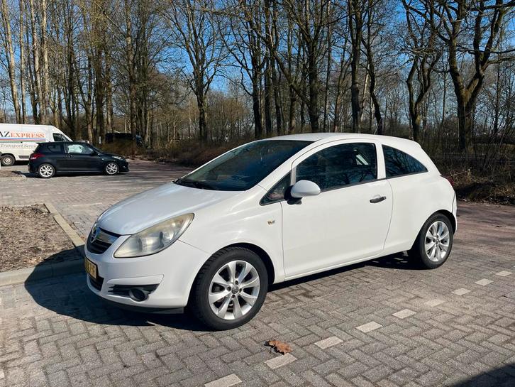 Opel Corsa D 1.2 2011 Wit, Auto's, Opel, Particulier, Corsa, Benzine, B, Hatchback, Handgeschakeld, Geïmporteerd, Wit, Voorwielaandrijving