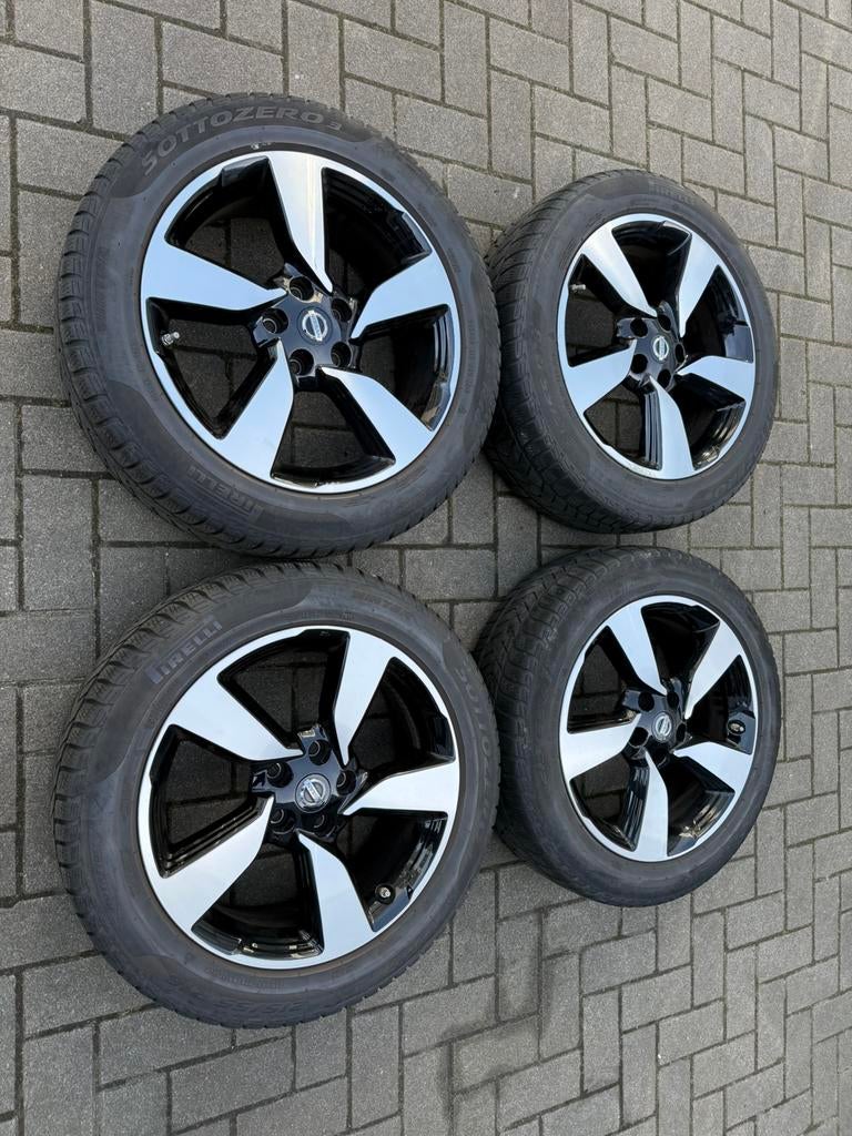 Set originele 18” Nissan Qashqai velgen met banden, Auto-onderdelen, Banden en Velgen, 18 inch, 215 mm, Banden en Velgen, Ophalen of Verzenden