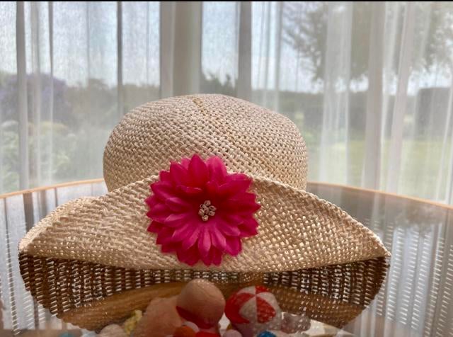 Retro hoedje met bloem (kinderen/verkleden), Kinderen en Baby's, Kinderkleding | Petten en Hoeden, Ophalen of Verzenden, Gebruikt