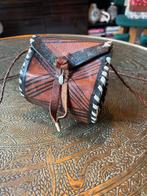 Klein handgemaakt etnisch leren tasje, Gebruikt, Bruin, Leer, Ophalen