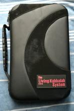 The living kabbalah system - Yehuda Berg incl 23 cd's, Ophalen of Verzenden, Nieuw, Tarot of Kaarten leggen, Overige typen