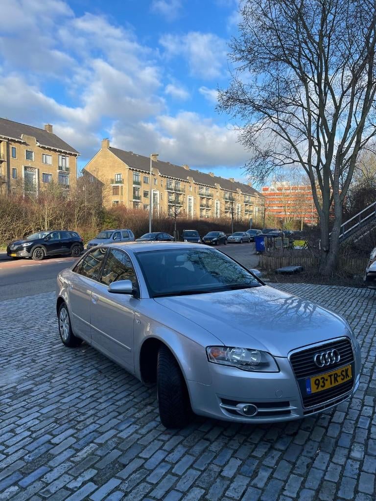 Audi A4  96KW 2007 Grijs - 3,000 Euro, Auto's, Voorwielaandrijving, Zwart, 4 cilinders, A4