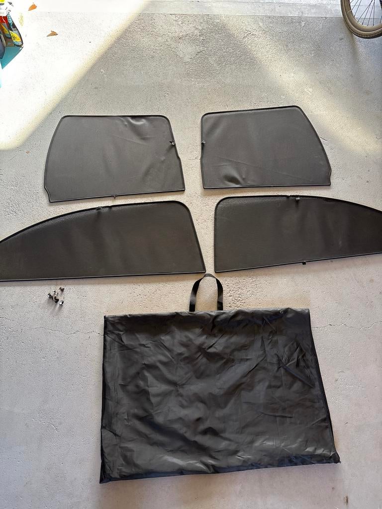 4 zonneschermen met opbergtas skoda Octavia 2 hatchback, Ophalen of Verzenden, Gebruikt