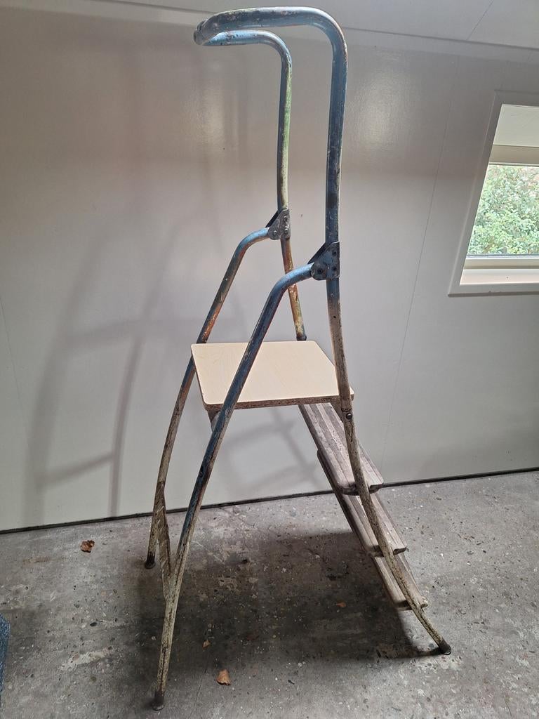 Stevige stalen trap, Doe-het-zelf en Verbouw, Ladders en Trappen, Ophalen, Gebruikt, Trap, Minder dan 2 meter