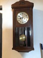 Antieke wandklok met slag, Ophalen