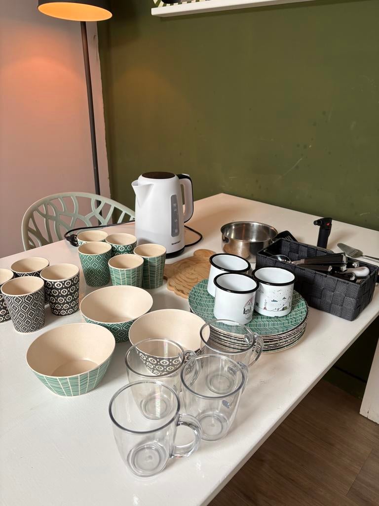 Camping servies – bamboe  + waterkoker & bestek, Ophalen, Gebruikt