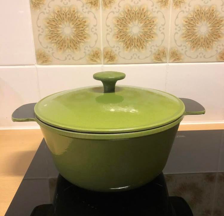 Dutch Oven gietijzeren pan | avocado groen | jaren 70 | NWST, Ophalen of Verzenden, Zo goed als nieuw, Gietijzer, Koekenpan of Braadpan