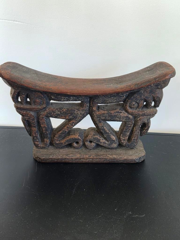 Antieke neksteun Papoea Nieuw-Guinea met vogelkopfiguur, Antiek en Kunst, Ophalen of Verzenden