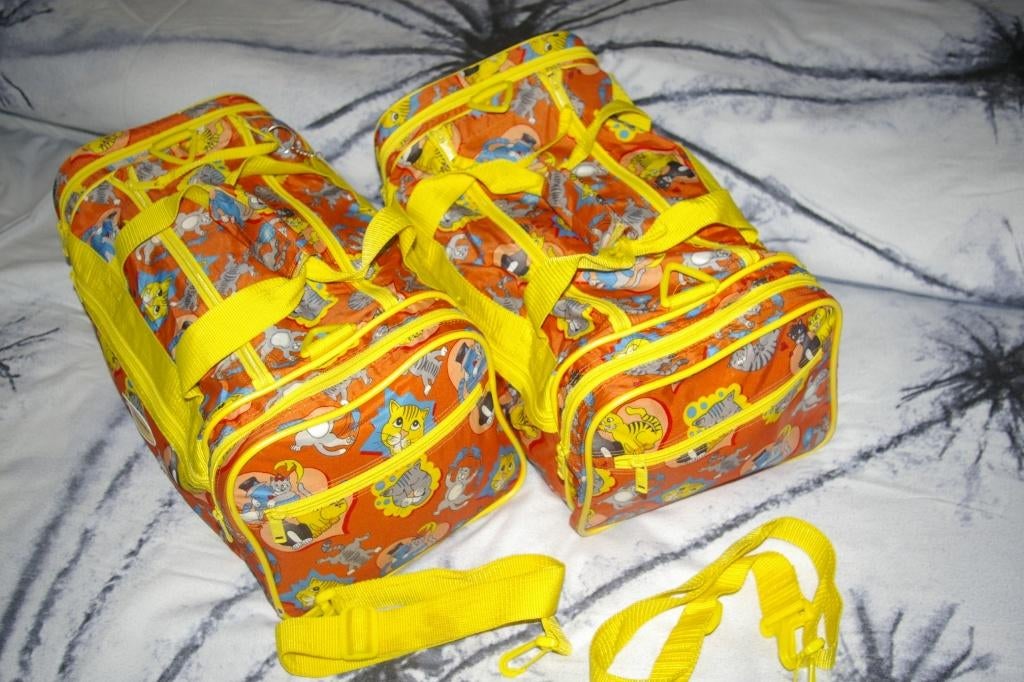 2 (kinder)tassen, logeertassen, speelgoedtassen, sporttassen, Ophalen, Gebruikt, Overige kleuren