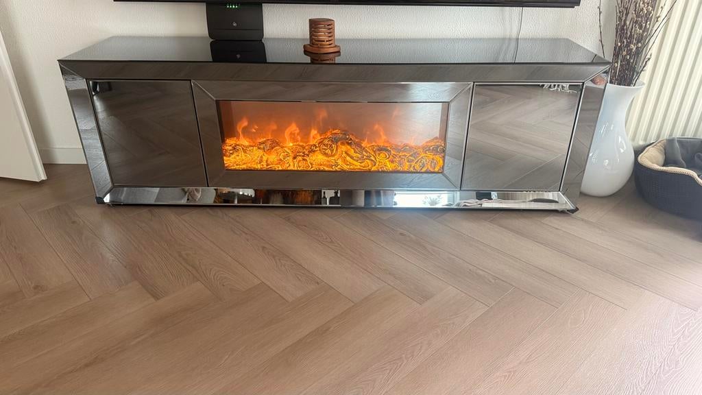 Dressoir met sfeerhaard., Gebruikt, 150 tot 200 cm, Ophalen of Verzenden, 25 tot 50 cm