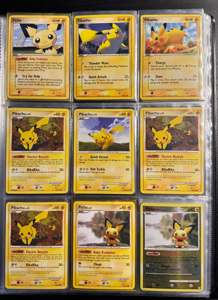 Pikachu en Pichu Pokémon kaarten, Ophalen of Verzenden, Zo goed als nieuw, Meerdere kaarten