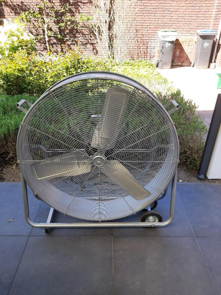 te koop Ventilator met een doorsnede van 100 cm, Witgoed en Apparatuur, Ophalen, Zo goed als nieuw, Vloerventilator