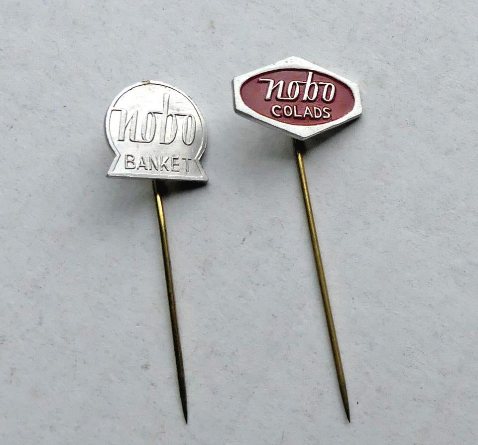 Nobo speldjes oud speldje 2x auto bakkerij banketbakkerij, Ophalen of Verzenden, Gebruikt, Merk, Speldje of Pin