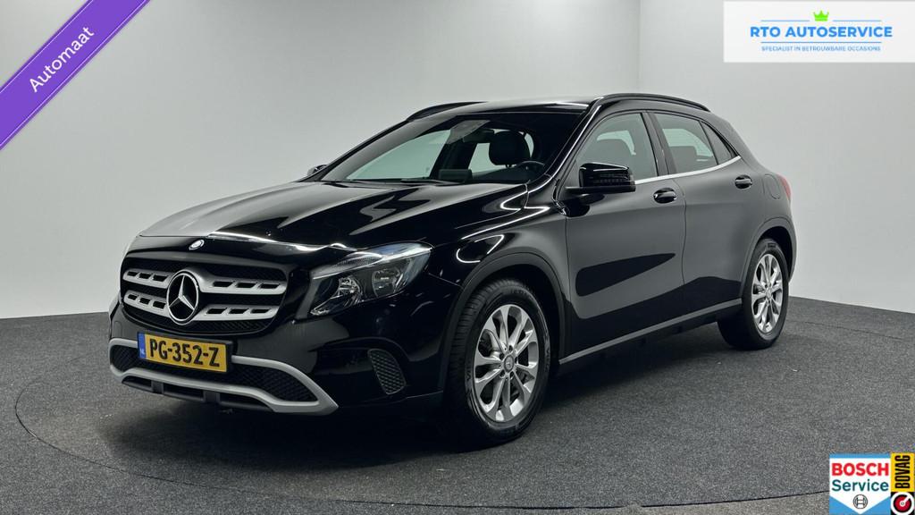 Mercedes GLA-klasse 180 Business Solution CAMERA TREKHAAK LM, Gebruikt, 4 cilinders, Leder en Stof, 1335 kg