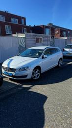 TAXI KLAAR! Volvo V60 D6 Twin Engine 288pk plug in hybride, Auto's, Automaat, 1800 kg, Wit, Particulier