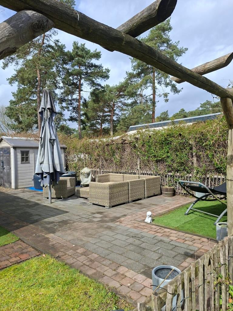 Caravan met vaste staanplaats op camping de Heldense bossen, Airco, Omvormbare zithoek, Rondzit, Kip