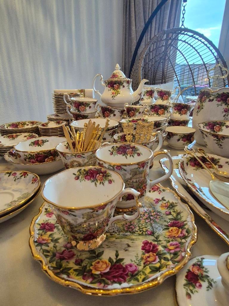 Grote collectie Royal Albert servies, Antiek en Kunst, Antiek | Servies compleet, Ophalen