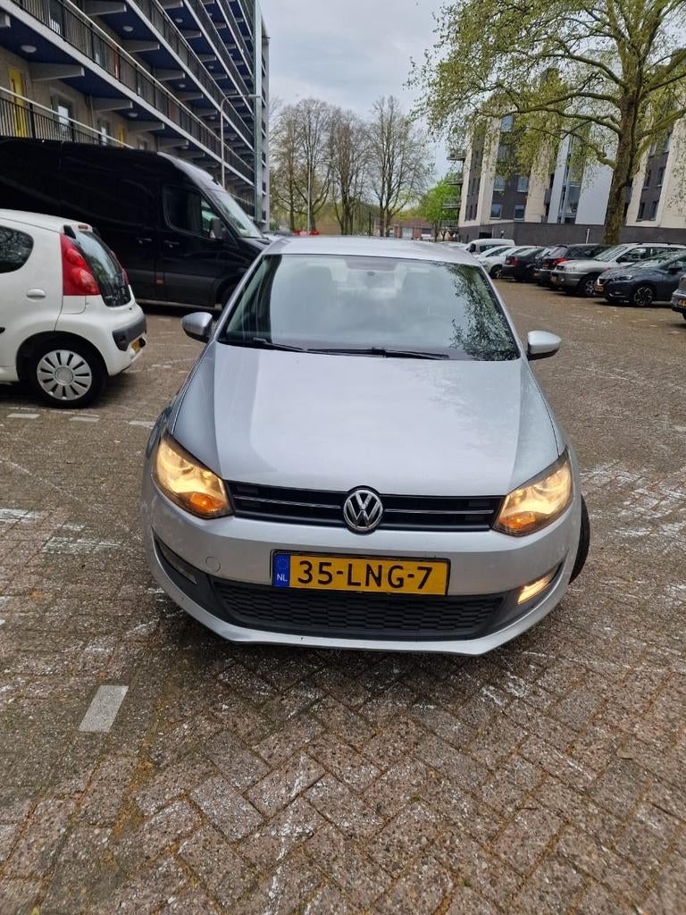 Volkswagen Polo 1.4 16V FSI 63KW 2010 Grijs, Auto's, Volkswagen, Voorwielaandrijving, 970 kg, Stof, 40 €/maand