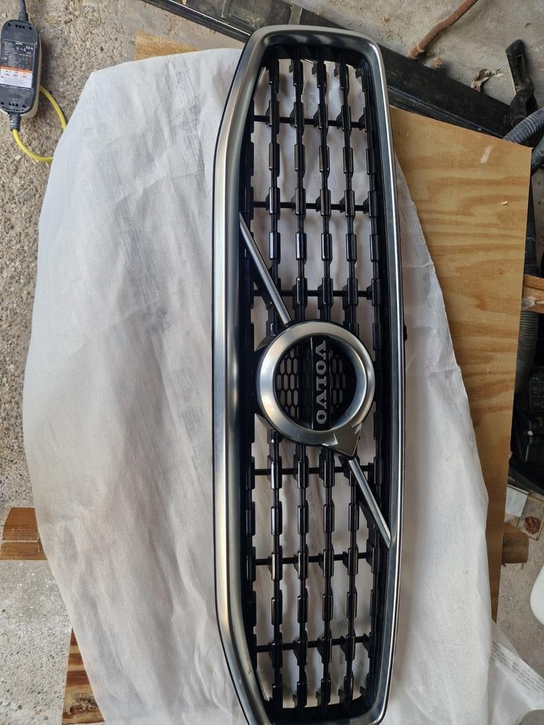Grill Volvo V60 (2019) - Gebruikt, Ophalen of Verzenden, Voor, Volvo, Bumper