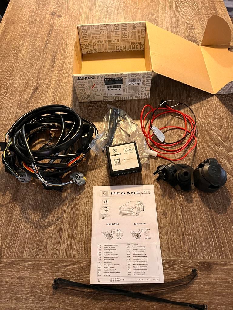Trekhaak kabelset 13 polig 8201406797 Renault Megane, Ophalen of Verzenden, Nieuw, Renault