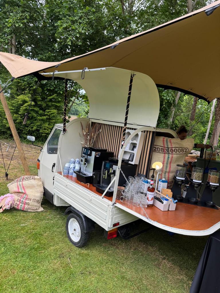 Te huur !! Piaggo ape food-truck, Fietsen en Brommers, Brommers | Overige merken, Gebruikt, Maximaal 25 km/u, Ophalen