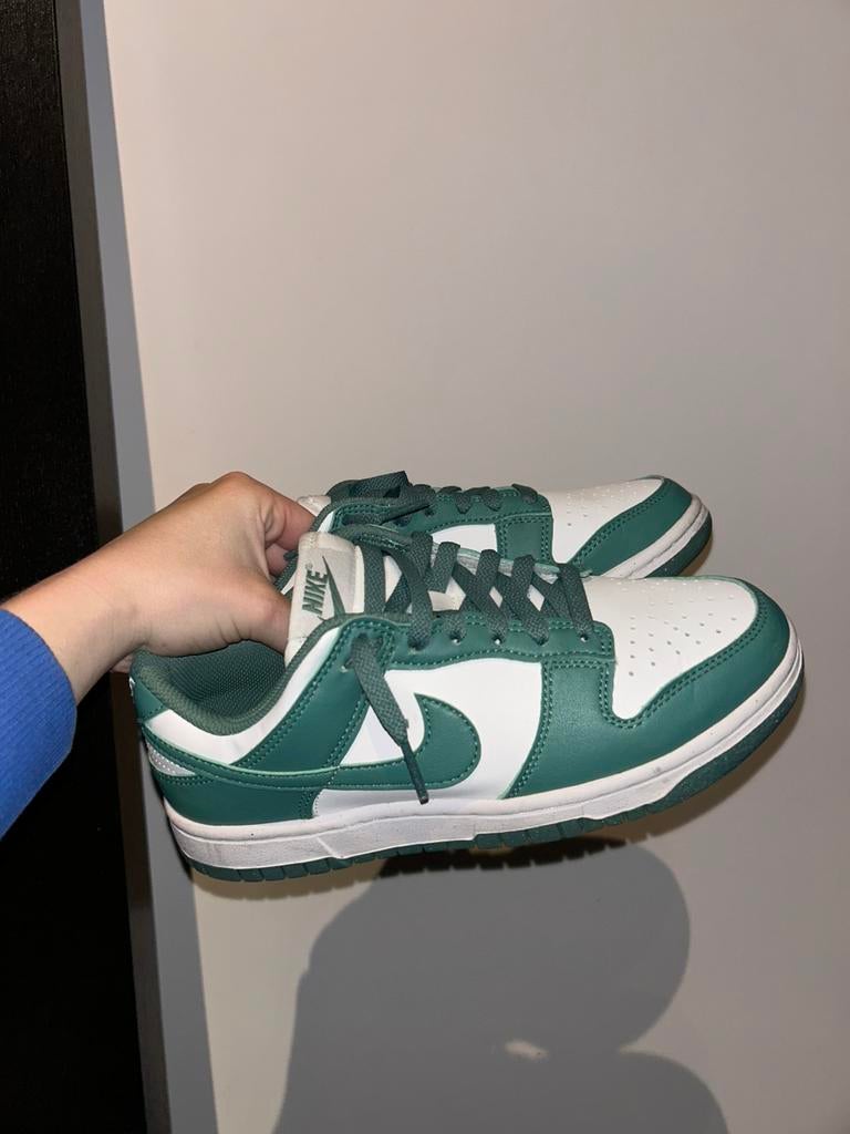 Nike dunks low- prijs incl verzending, Kleding | Dames, Schoenen, Ophalen of Verzenden, Zo goed als nieuw, Sneakers of Gympen