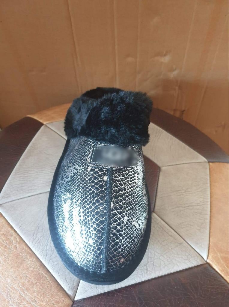 Zwarte pantoffels met slangenprint en bont, maat 37, Kleding | Dames, Zwart, Nieuw, Ophalen of Verzenden, Pantoffels of Sloffen