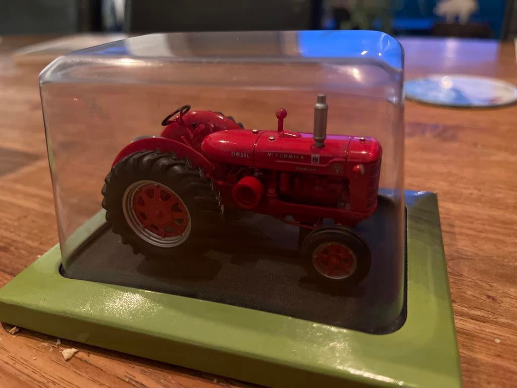 McCormick IH WD9 - 1949 modelbouw tractor, Ophalen of Verzenden, Zo goed als nieuw, Overige typen, Overige merken