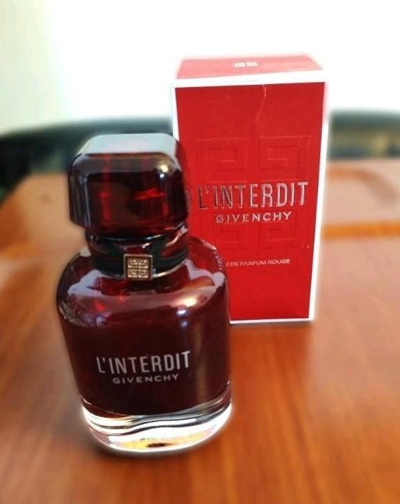 Givenchy L'inderdit Rouge, Sieraden, Tassen en Uiterlijk, Uiterlijk | Parfum, Ophalen of Verzenden, Zo goed als nieuw