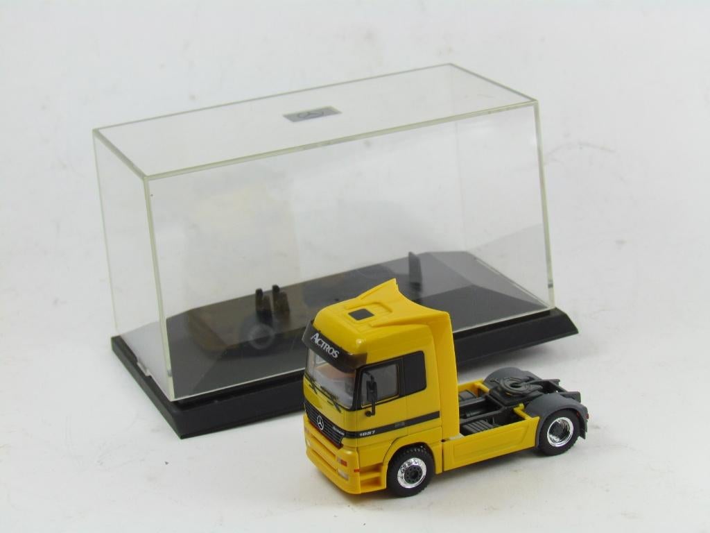 Herpa Merceds Actros LH 1857, Hobby en Vrije tijd, Modelauto's | 1:87, Ophalen of Verzenden, Nieuw, Bus of Vrachtwagen, Herpa