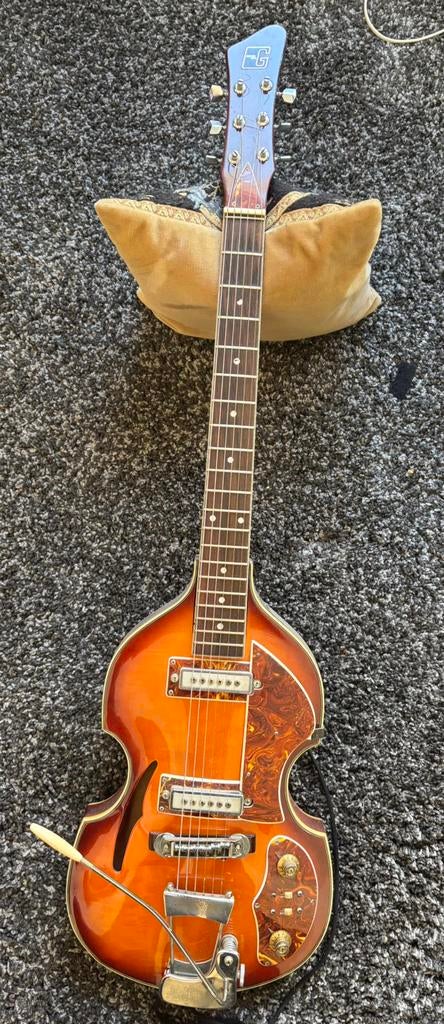 Guyatone vioolgitaar, Muziek en Instrumenten, Ophalen, Zo goed als nieuw