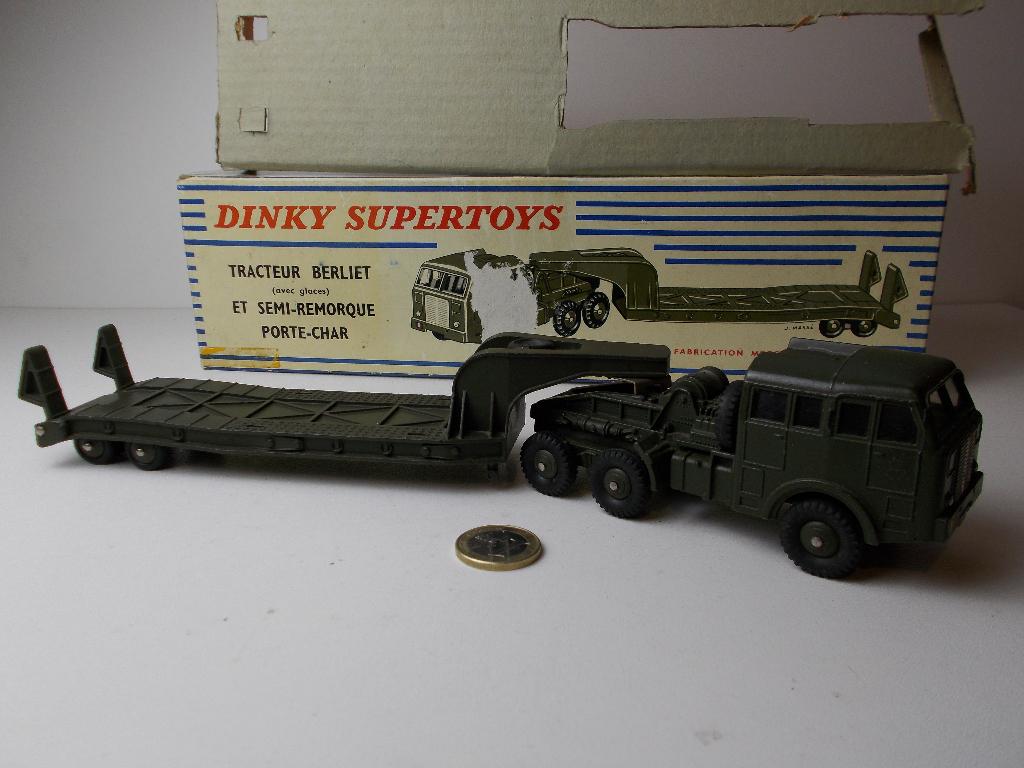 1959 Dinky SuperToys 890 TRACTEUR BERLIET TANK TRANSPORTER., Ophalen of Verzenden, Zo goed als nieuw, Bus of Vrachtwagen, Dinky Toys