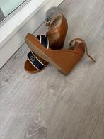 Tommy Hilfiger Sandalen Maat 37/38, Kleding | Dames, Schoenen, Ophalen of Verzenden, Gedragen, Bruin, Sandalen of Muiltjes