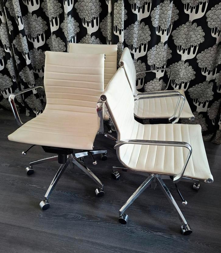 Vier design bureaustoelen/geïnspireerd op Eames, Huis en Inrichting, Bureaustoelen, Gebruikt, Wit, Ophalen