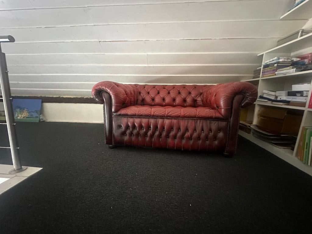 Chesterfield vank, Huis en Inrichting, Banken | Sofa's en Chaises Longues, Ophalen, Gebruikt, Tweepersoons