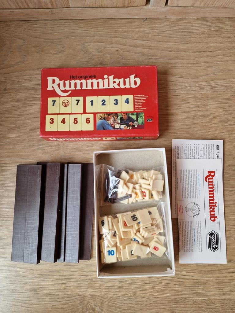 Het originele Rummikub bordspel - Compleet Kleine Stenen, Hobby en Vrije tijd, Gezelschapsspellen | Bordspellen, Gebruikt, Een of twee spelers