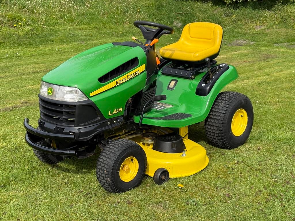 Zitmaaier John Deere LA115/ 19,5 PK Hydro 313uur grote beurt, Tuin en Terras, Zitmaaiers, Ophalen, Zo goed als nieuw, Mulchfunctie