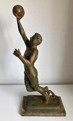 beeld basketballer door G.E. Mardini jaren 30, Antiek en Kunst, Kunst | Beelden en Houtsnijwerken, Overige onderwerpen, Art deco