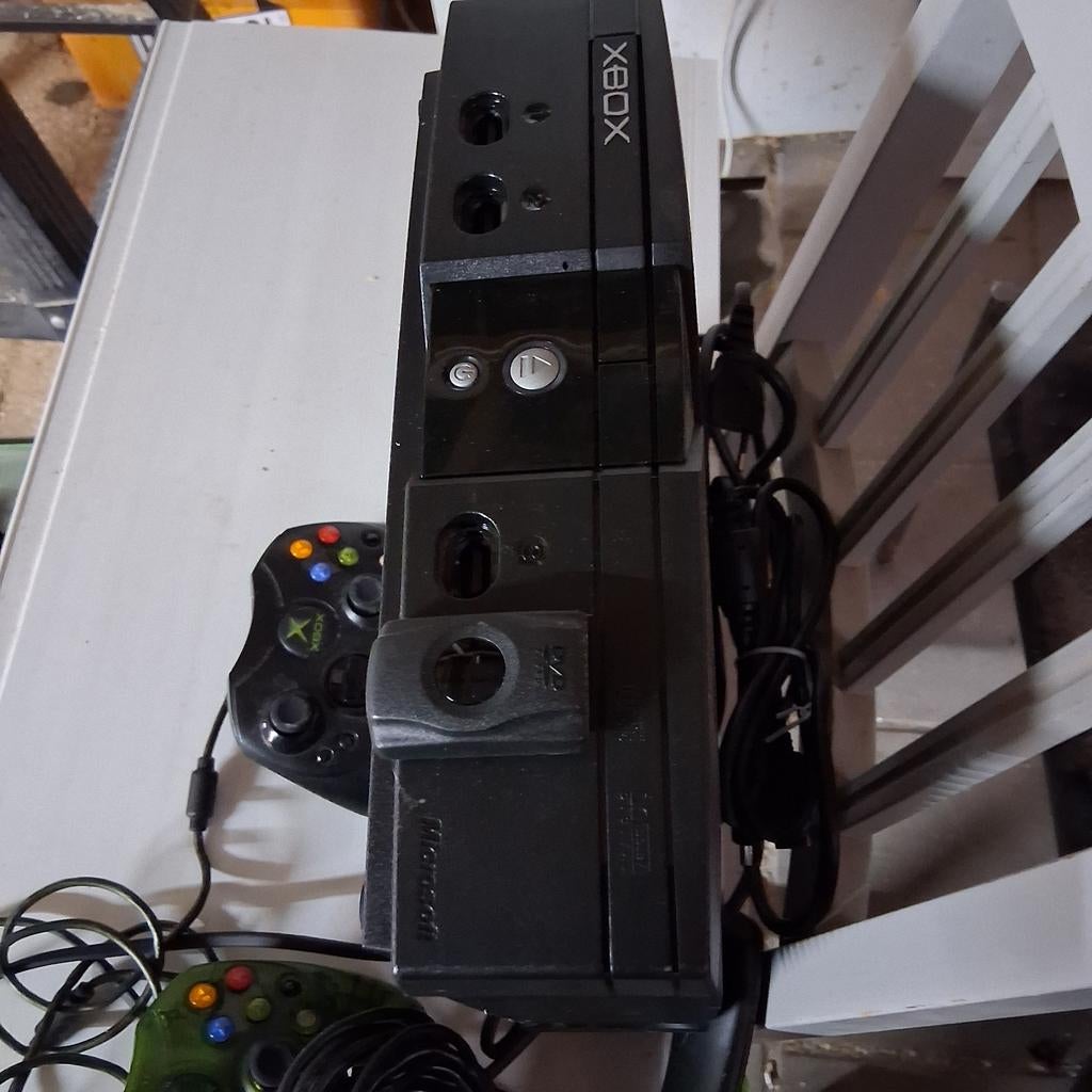 Xbox Original spelcomputer met twee controllers, Spelcomputers en Games, Spelcomputers | Xbox Original, Ophalen