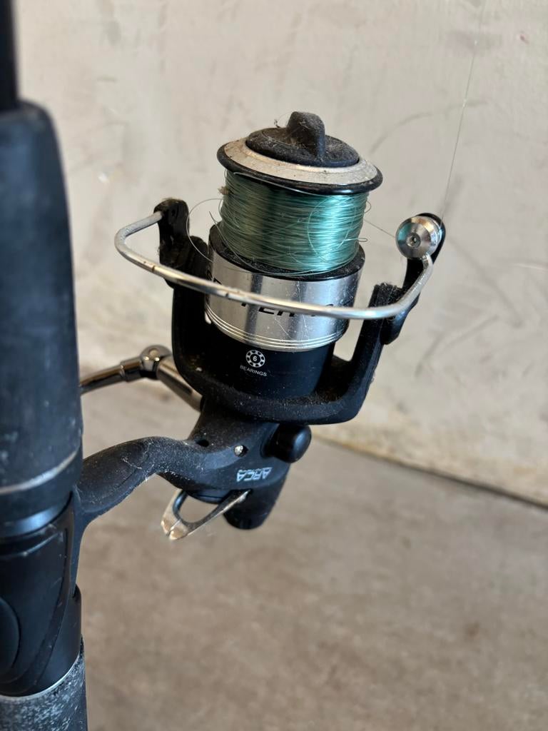 Hengel met molen en koffertje- Arca Spin Hellas 240, Ophalen, Gebruikt, Complete hengel