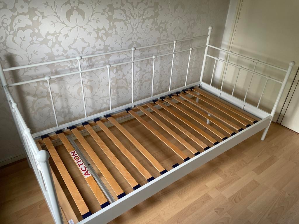 Wit metalen bedframe met lattenbodem, Ophalen, Gebruikt, 90 cm, Eenpersoons